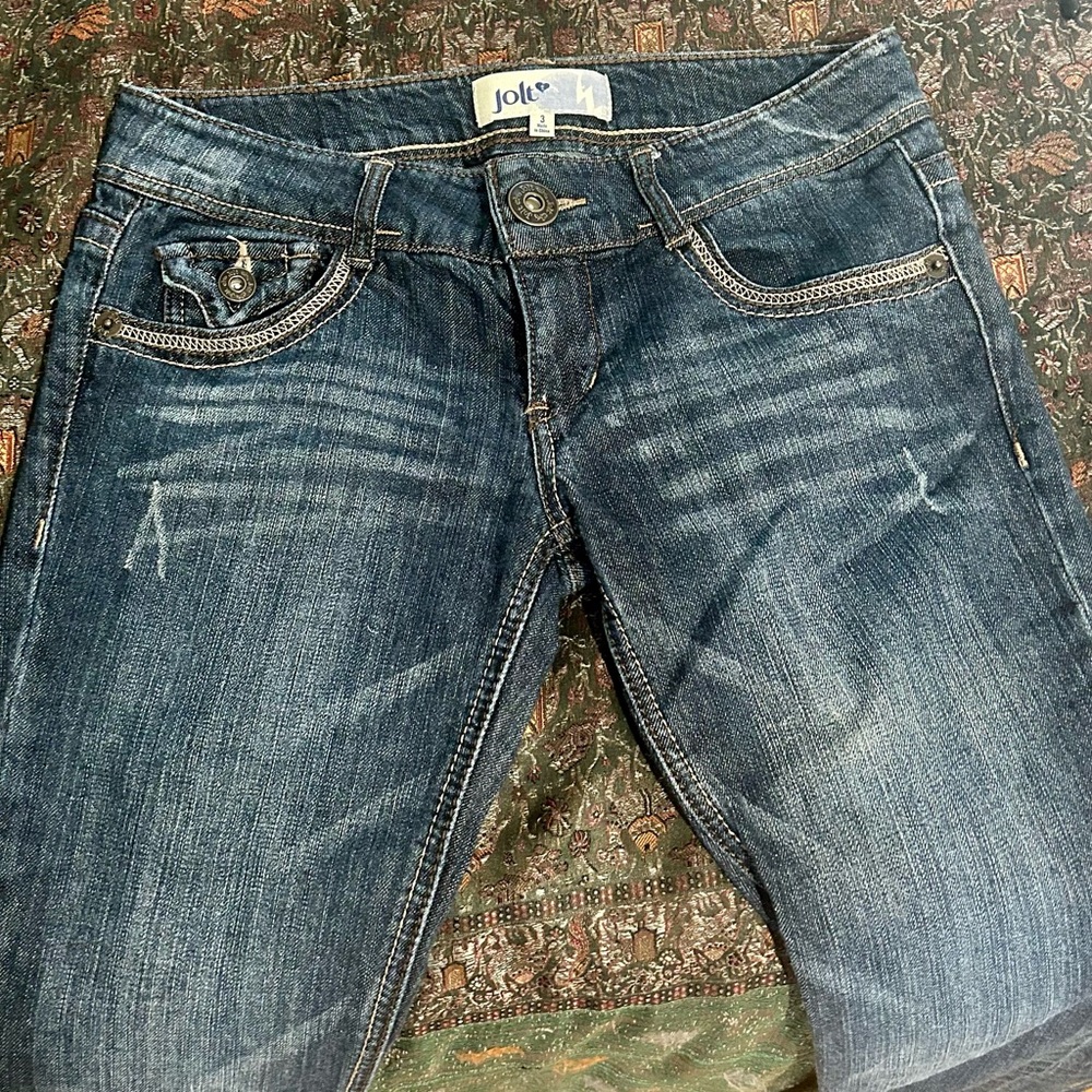 Jolt jeans size 3, cute wash tan stitching.